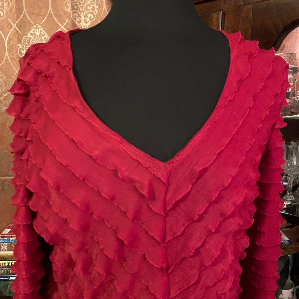 Elegant Red Ruffled Dress - Picture 3 of 8